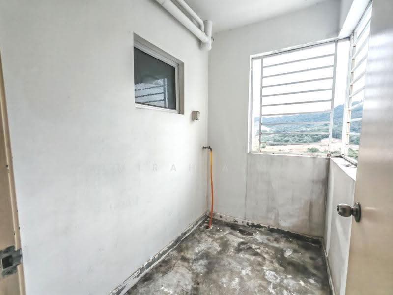 Pangsapuri untuk Dijual di De Bayu - Amirah Azmi - Balcony - PropertyGuru.com.my