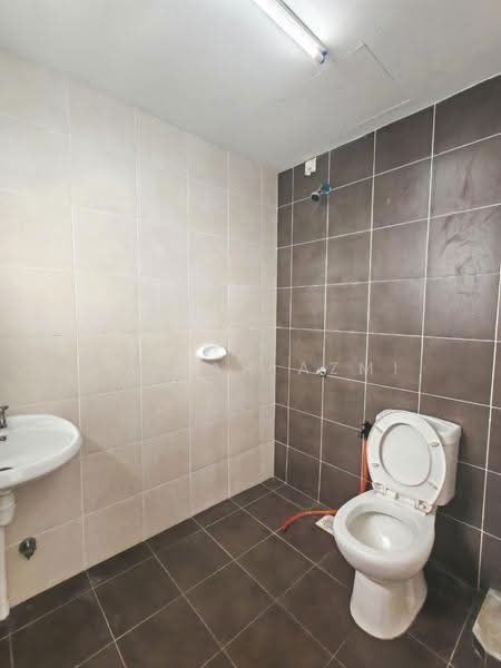 Pangsapuri untuk Dijual di De Bayu - Amirah Azmi - Bathroom - PropertyGuru.com.my