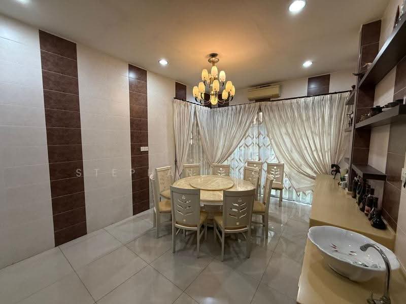 Rumah Berkembar untuk Dijual di Bandar Botanic (Klang) - Stephanie Quek - Dining Room - PropertyGuru.com.my