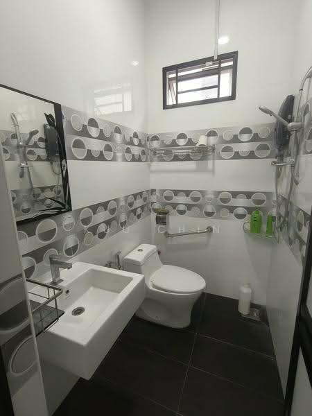 Rumah Teres 2-Tingkat untuk Dijual di Bandar Putra Kulai (Kulai) - Kuu Chin - Bathroom - PropertyGuru.com.my