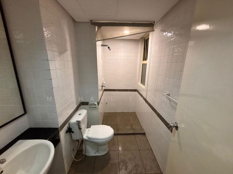 Kondominium untuk Dijual di Northpoint Residences - Michael Thong - Common Bathroom - PropertyGuru.com.my