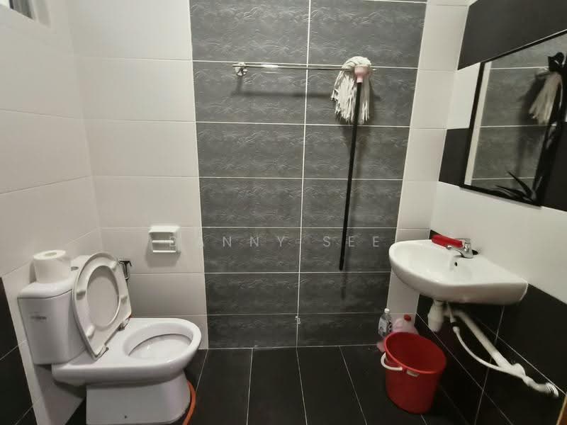 Rumah Teres 2-Tingkat untuk Dijual di Bandar Putra Kulai (Kulai) - Danny See - Bathroom - PropertyGuru.com.my
