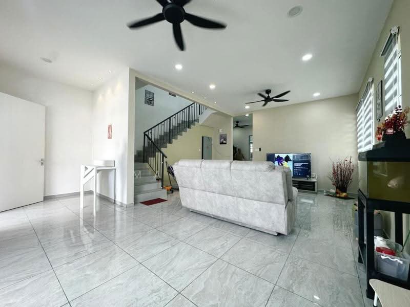 Rumah Teres untuk Dijual di Bandar Putra Kulai (Kulai) - Mark Lai - Living Room - PropertyGuru.com.my