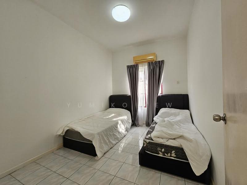 Semi-Detached House for Sale in Taman Lestari Perdana (Seri Kembangan) - Yumiko Kew - Bedroom - PropertyGuru.com.my