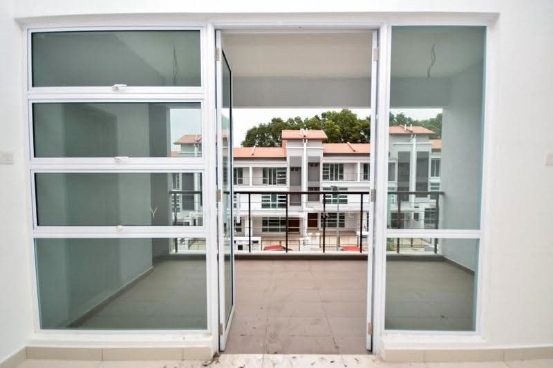 Rumah Teres 2.5-Tingkat untuk Dijual di Seri Kembangan (Selangor) - Yumiko Kew - Balcony - PropertyGuru.com.my
