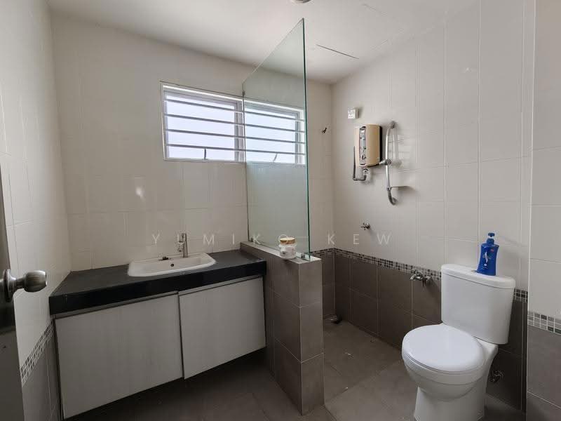 2.5-storey Terraced House for Sale in Taman Bukit Serdang (Seri Kembangan) - Yumiko Kew - Bathroom - PropertyGuru.com.my