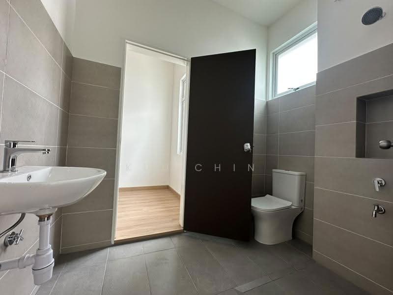 Rumah Teres 2-Tingkat untuk Dijual di Bandar Putra Kulai (Kulai) - Kuu Chin - Bathroom - PropertyGuru.com.my