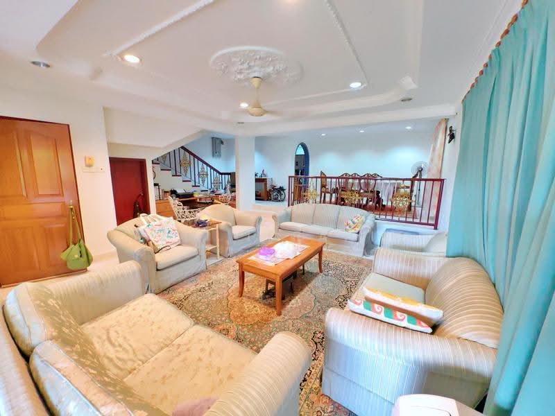 Rumah Teres 2-Tingkat untuk Dijual di Seksyen 1 Bandar Baru Bangi (Bandar Baru Bangi) - Azli Ibrahim - Living Room - PropertyGuru.com.my