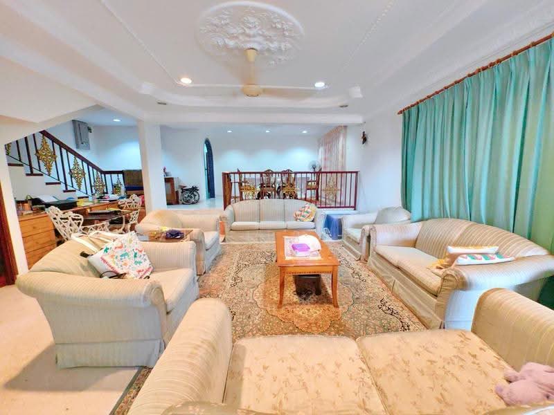 Rumah Teres 2-Tingkat untuk Dijual di Seksyen 1 Bandar Baru Bangi (Bandar Baru Bangi) - Azli Ibrahim - Living Room - PropertyGuru.com.my