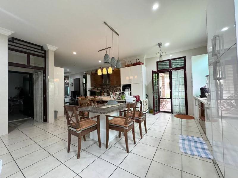 Rumah Banglo untuk Dijual di Bukit Jelutong (Shah Alam) - Mohammad Din Majid - Kitchen - PropertyGuru.com.my