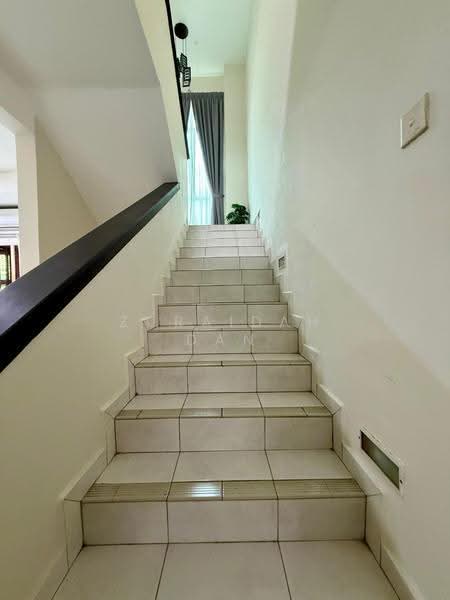 Rumah Bandar untuk Dijual di Cheras (Selangor) - Zuraidah Dan - Stairs - PropertyGuru.com.my