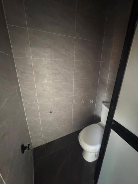 Rumah Flat untuk Dijual di Rumah Pangsa Kulai - Win Tan - Bathroom - PropertyGuru.com.my