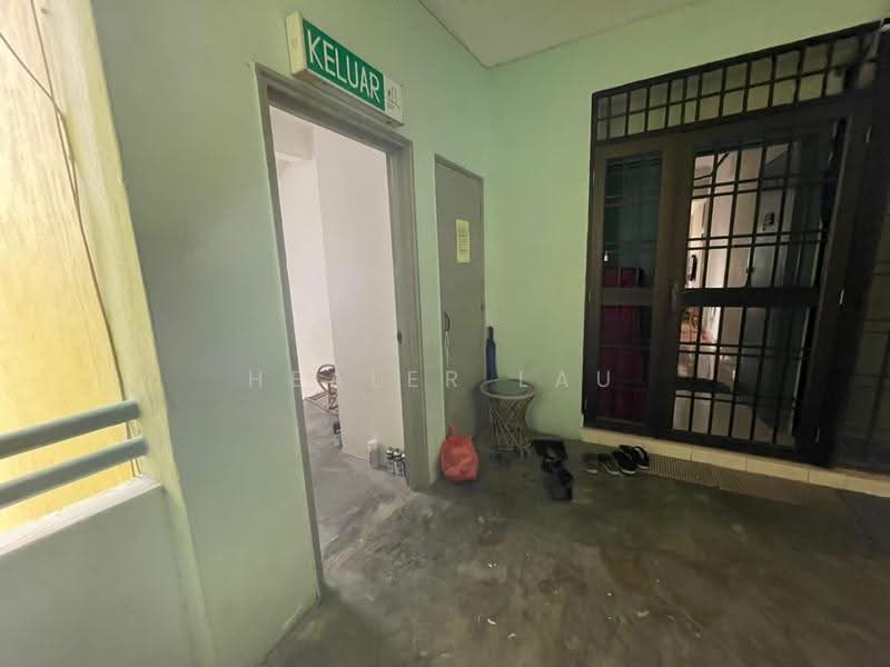 Kediaman Servis untuk Dijual di Sri Wangi - Healer Lau - Entrance - PropertyGuru.com.my