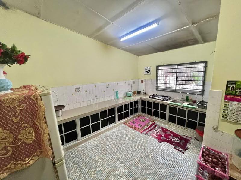 2-storey Terraced House for Sale in Taman Gembira (Klang) - Mohammad Din Majid - Kitchen - PropertyGuru.com.my