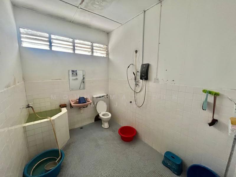 2-storey Terraced House for Sale in Taman Gembira (Klang) - Mohammad Din Majid - Bathroom - PropertyGuru.com.my
