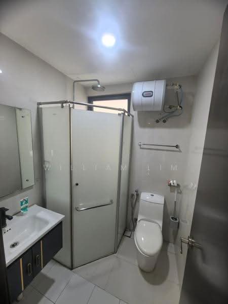 Condominium for Rent at Bay Point @ Country Garden Danga Bay - William Lim - Bathroom - PropertyGuru.com.my
