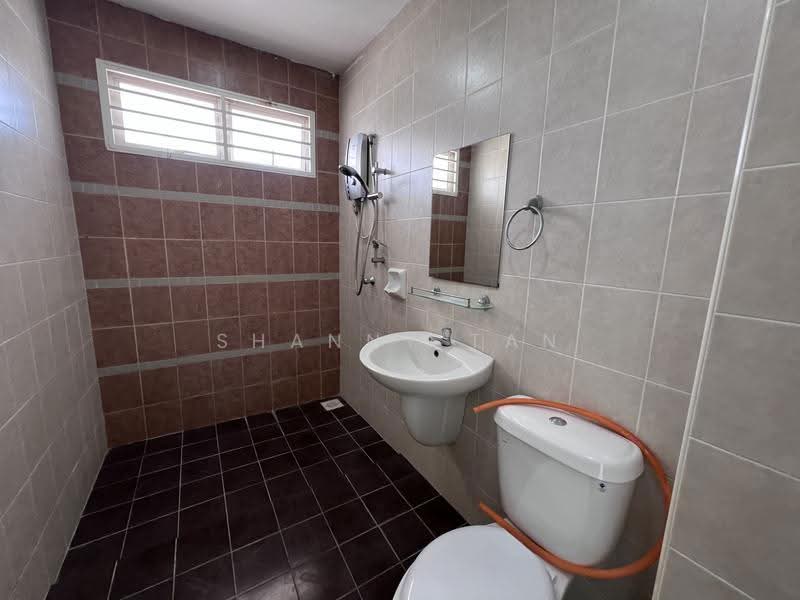 Rumah Teres untuk Dijual di Bandar Mahkota Cheras (Cheras) - Shanny Tan - Bathroom - PropertyGuru.com.my
