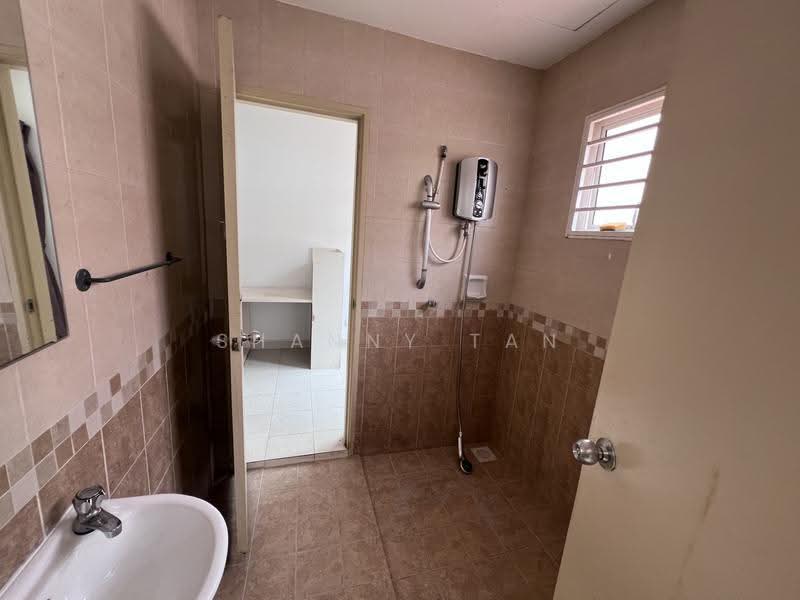 Rumah Teres untuk Dijual di Bandar Mahkota Cheras (Cheras) - Shanny Tan - Bathroom - PropertyGuru.com.my
