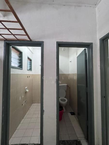 Pangsapuri untuk Dijual di Pangsapuri Andika - Michelle Tan - Bathroom - PropertyGuru.com.my