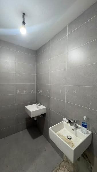 Shop / Office for Rent in Taman Sri Sentosa (Jalan Klang Lama (Old Klang Road)) - Shawn Tan - Bathroom - PropertyGuru.com.my
