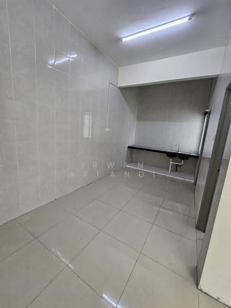 Rumah Kluster untuk Dijual di Bandar Saujana Putra (Tanjong Duabelas) - Irwan Affandi - Kitchen - PropertyGuru.com.my