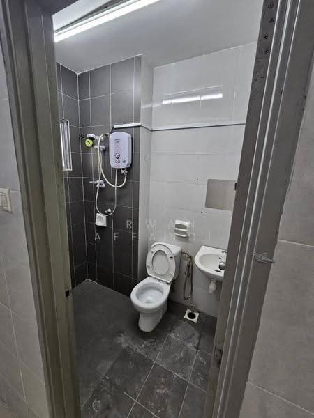 Rumah Kluster untuk Dijual di Bandar Saujana Putra (Tanjong Duabelas) - Irwan Affandi - Bathroom - PropertyGuru.com.my