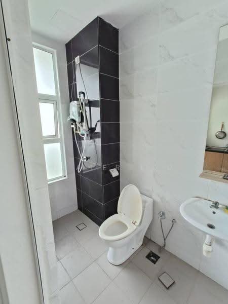Service Residence for Sale at D'carlton (Residensi Seri Mega) - Healer Lau - Bathroom - PropertyGuru.com.my