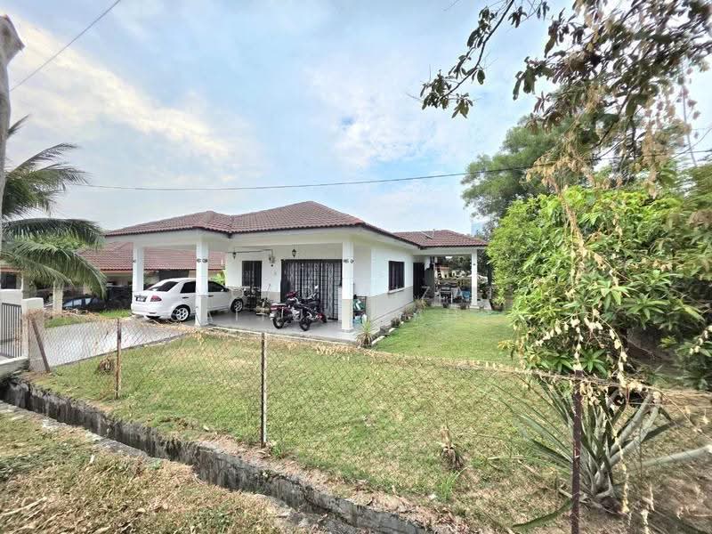 Bungalow House for Sale in Bandar Putra Permai (Seri Kembangan) - Mohd Aizat Saiful Bahri - PropertyGuru.com.my