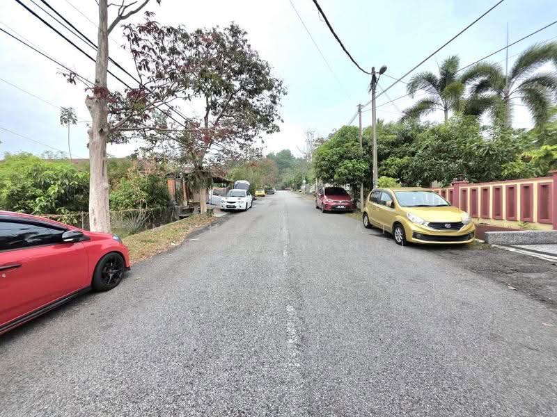 Bungalow House for Sale in Bandar Putra Permai (Seri Kembangan) - Mohd Aizat Saiful Bahri - Exterior - PropertyGuru.com.my