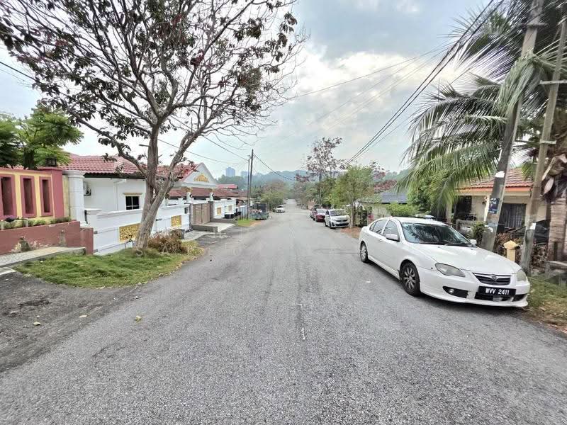 Bungalow House for Sale in Bandar Putra Permai (Seri Kembangan) - Mohd Aizat Saiful Bahri - PropertyGuru.com.my