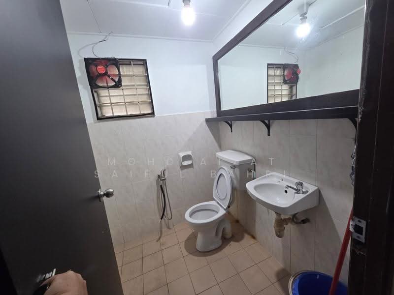 Condominium for Sale at Paradesa Tropica - Mohd Aizat Saiful Bahri - Bathroom - PropertyGuru.com.my