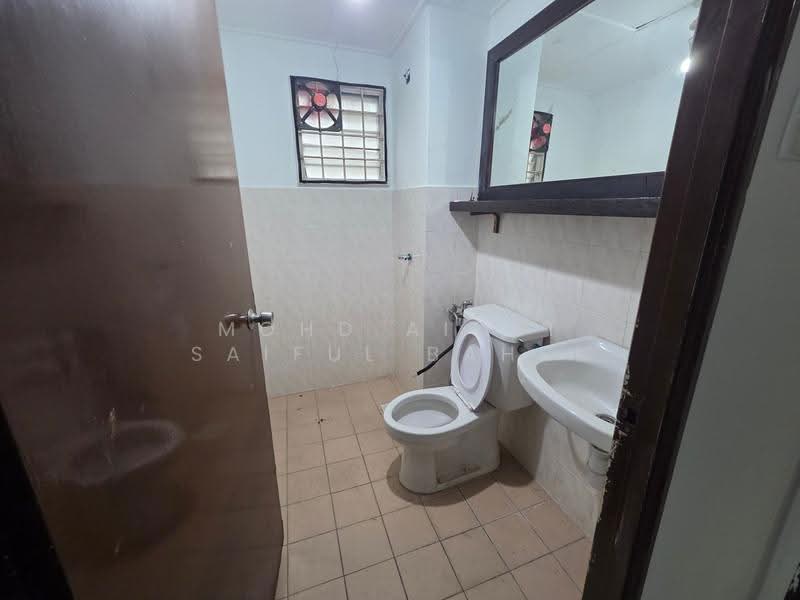 Condominium for Sale at Paradesa Tropica - Mohd Aizat Saiful Bahri - Bathroom - PropertyGuru.com.my