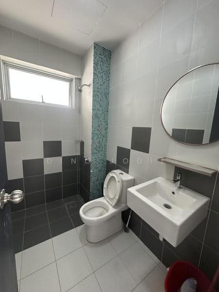 Rumah Teres 3-Tingkat untuk Dijual di Seremban 2 (Negeri Sembilan) - Ding Jodie - Bathroom - PropertyGuru.com.my