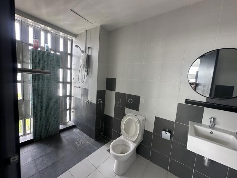 Rumah Teres 3-Tingkat untuk Dijual di Seremban 2 (Negeri Sembilan) - Ding Jodie - Bathroom - PropertyGuru.com.my