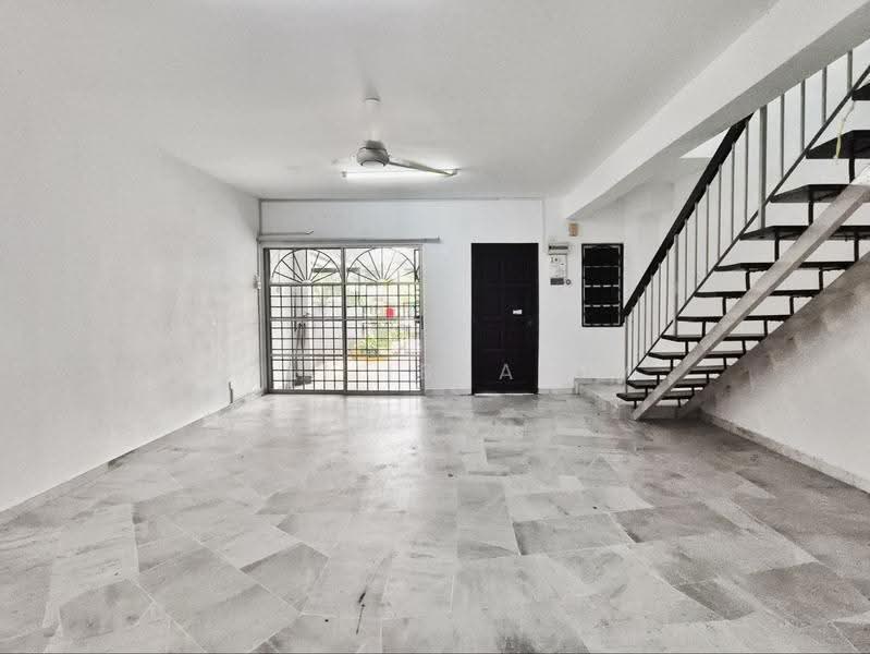 2-storey Terraced House for Sale in Bukit Indah (Ampang) - Azli Ibrahim - Living Room - PropertyGuru.com.my