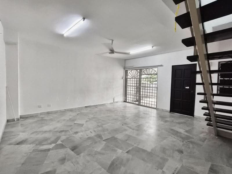 2-storey Terraced House for Sale in Bukit Indah (Ampang) - Azli Ibrahim - Living Room - PropertyGuru.com.my