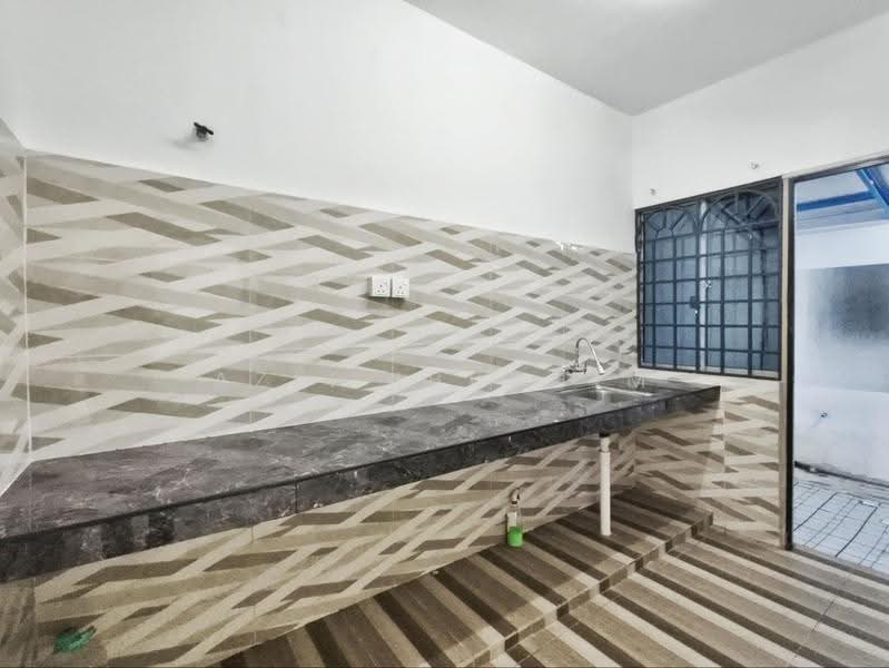 2-storey Terraced House for Sale in Bukit Indah (Ampang) - Azli Ibrahim - Kitchen - PropertyGuru.com.my