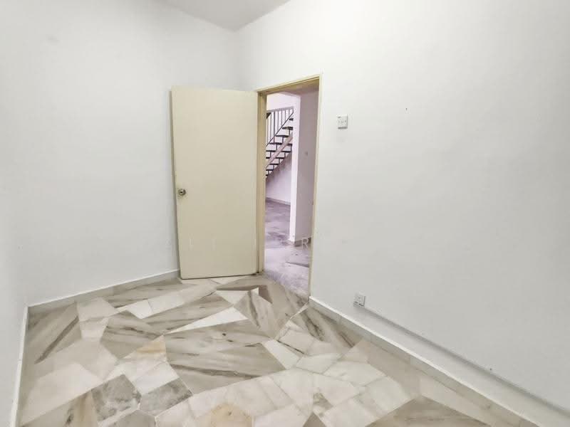 2-storey Terraced House for Sale in Bukit Indah (Ampang) - Azli Ibrahim - Interior - PropertyGuru.com.my