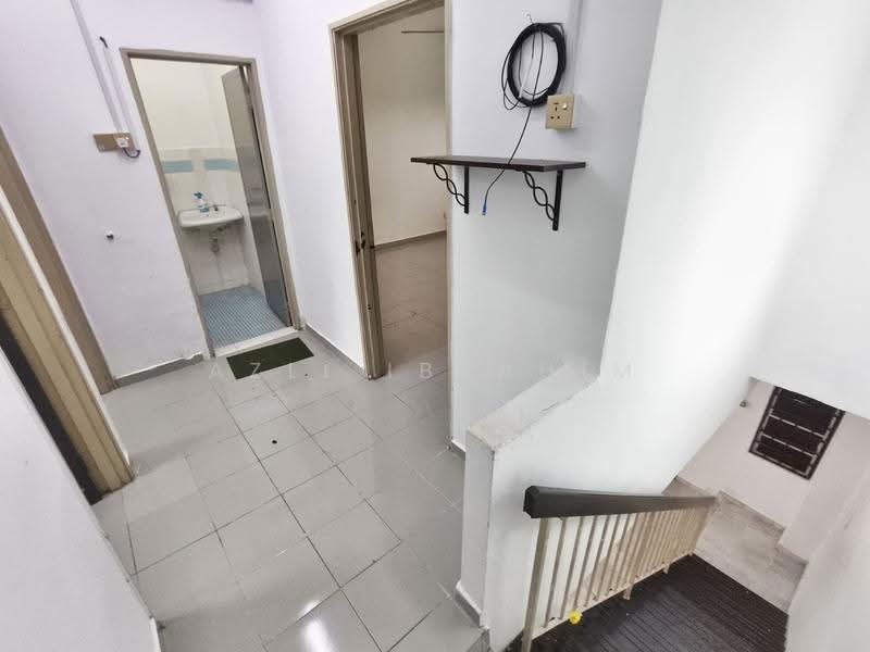 2-storey Terraced House for Sale in Bukit Indah (Ampang) - Azli Ibrahim - Corridor - PropertyGuru.com.my