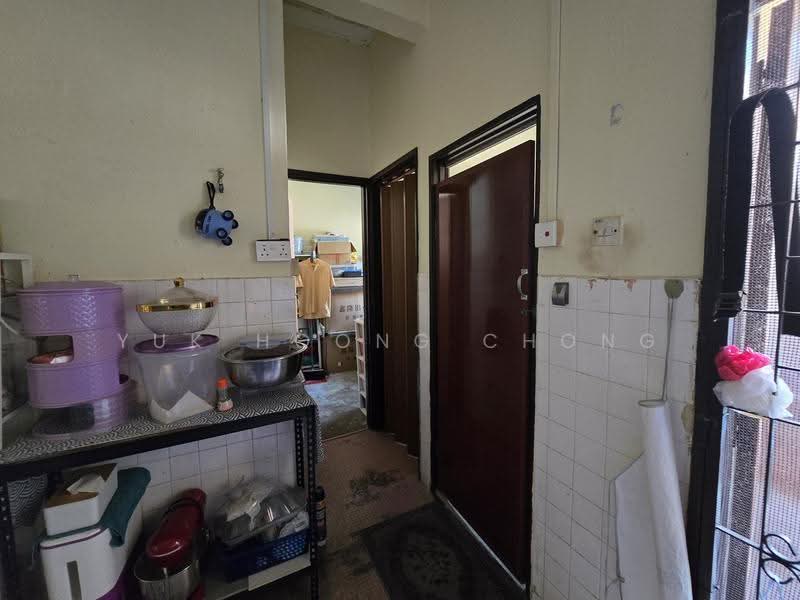 1-storey Terraced House for Sale in Taman Sri Muda (Shah Alam) - Yuk Hoong Chong - Kitchen - PropertyGuru.com.my