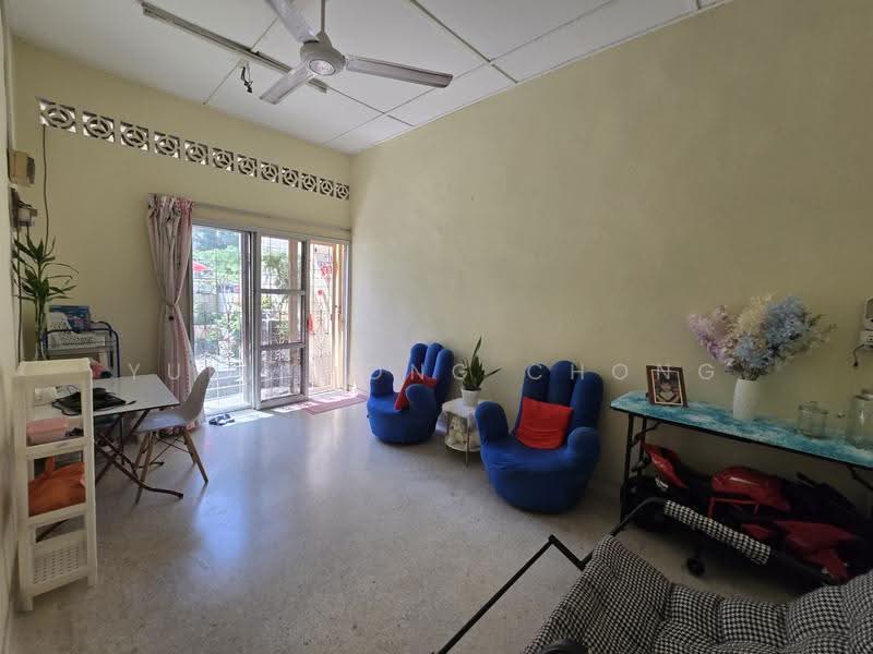 1-storey Terraced House for Sale in Taman Sri Muda (Shah Alam) - Yuk Hoong Chong - Living Room - PropertyGuru.com.my