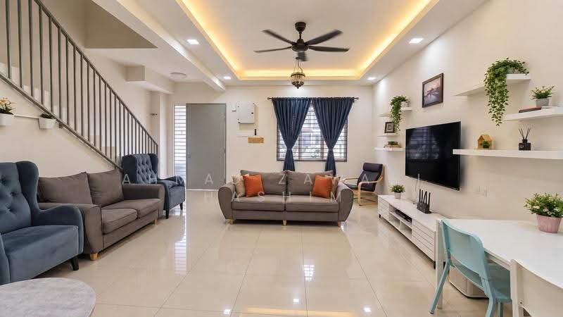 Rumah Teres 2-Tingkat untuk Dijual di Taman Salak Perdana (Dengkil) - Ahmad Zawawi Hashim - Living Room - PropertyGuru.com.my