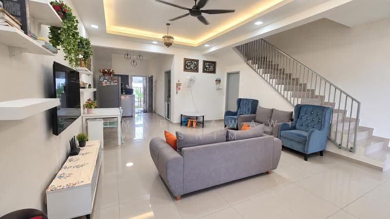 Rumah Teres 2-Tingkat untuk Dijual di Taman Salak Perdana (Dengkil) - Ahmad Zawawi Hashim - Living Room - PropertyGuru.com.my