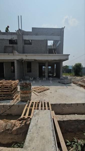 Terraced House for Sale in Bandar Baru Salak Tinggi (Sepang) - Mohd Aizat Saiful Bahri - Exterior - PropertyGuru.com.my