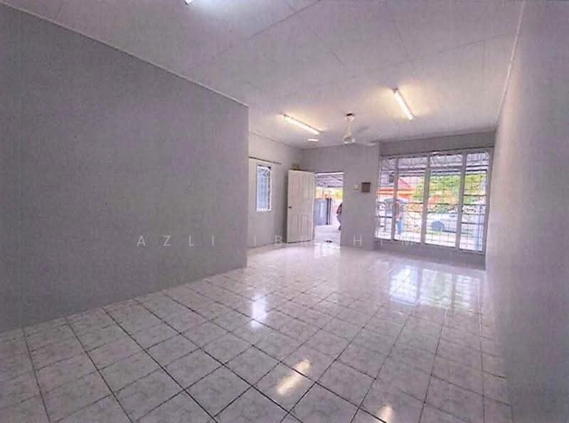 Rumah Teres 1-Tingkat untuk Dijual di Bandar Tasik Kesuma (Beranang) - Azli Ibrahim - Living Room - PropertyGuru.com.my