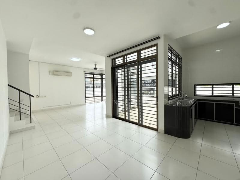 Rumah Kluster untuk Dijual di Setia Tropika (Johor Bahru) - Catherine Thung - Living Room - PropertyGuru.com.my