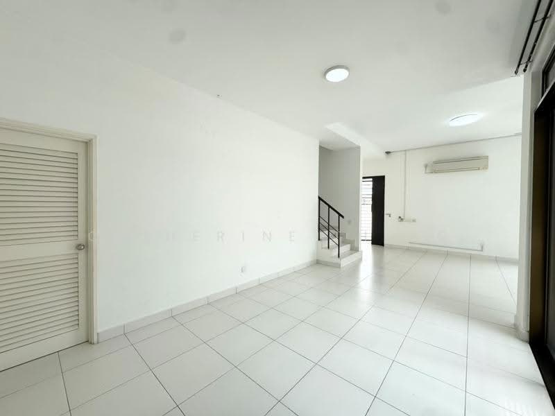 Rumah Kluster untuk Dijual di Setia Tropika (Johor Bahru) - Catherine Thung - Living Room - PropertyGuru.com.my