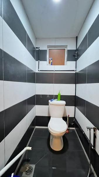 Shop for Sale in Jinjang (Kuala Lumpur) - Benjamin Lai - Bathroom - PropertyGuru.com.my