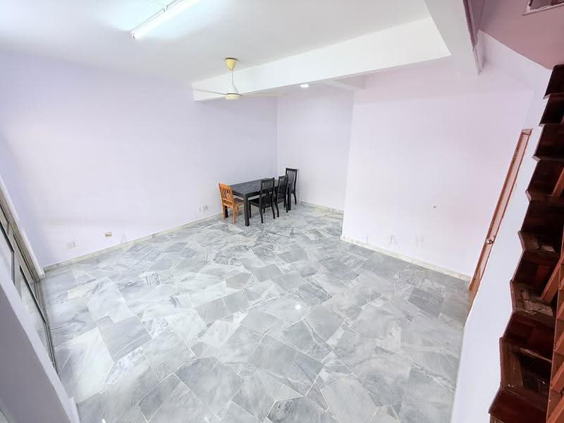 Rumah Teres untuk Disewa di Usj 13 (Subang Jaya) - Aziz Abdullah - Dining Room - PropertyGuru.com.my