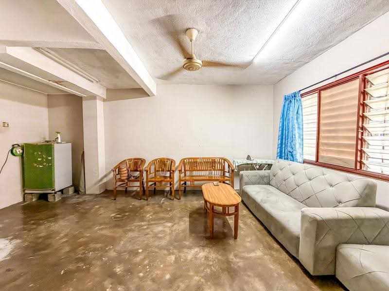 Rumah Teres untuk Dijual di Taman Kantan Permai (Kajang) - Mohd Aizat Saiful Bahri - Living Room - PropertyGuru.com.my
